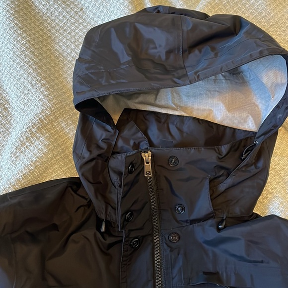 Patagonia Raincoat size smalll - Picture 9 of 11